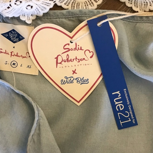 Wild Blue by Sadie Robertson Blue Chambray Open Back Halter Tank Top Size Medium - Picture 6 of 7